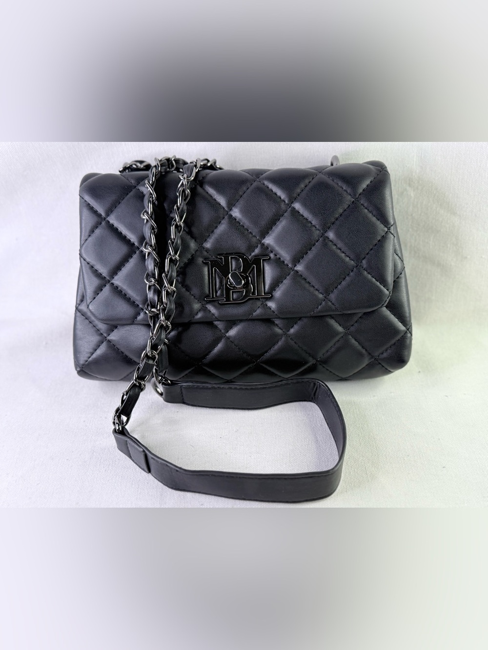 Badgley Mischka Quilted Black Messenger Bag w/ Chain/leather Shoulder/crossbody